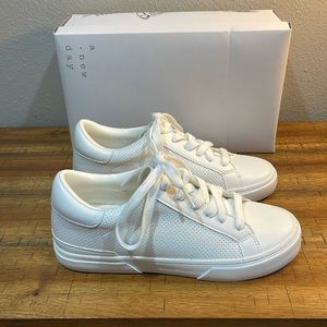 a new day Wowens Maddison sneaker Sz 6.5